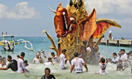 Tradisi Unik Yang Masih Bertahan Hingga Saat Ini