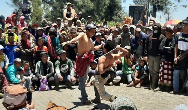 Tradisi Menarik Yang Masih Bertahan Hingga Saat Ini